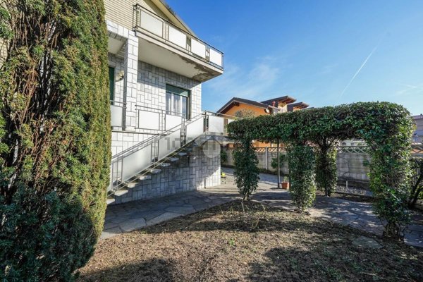casa indipendente in vendita a Verano Brianza