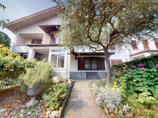 casa indipendente in vendita a Verano Brianza