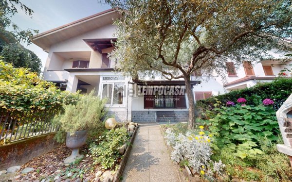 casa indipendente in vendita a Verano Brianza
