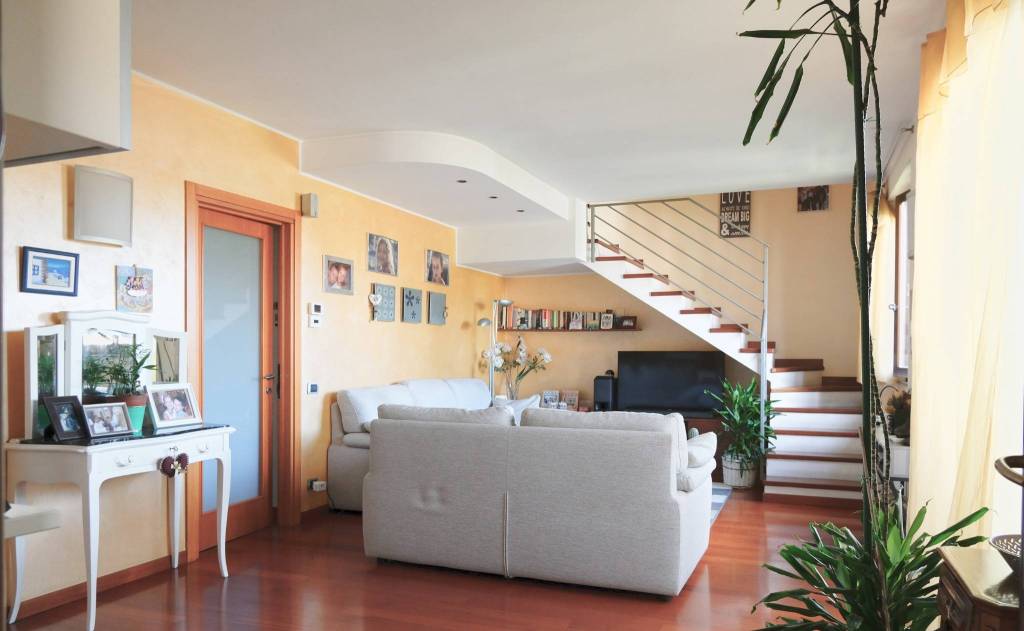 appartamento in vendita a Verano Brianza