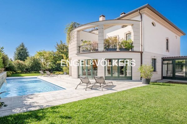 casa indipendente in vendita a Verano Brianza