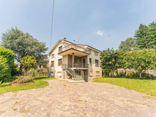 casa indipendente in vendita a Verano Brianza