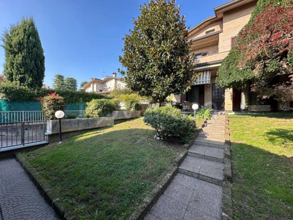 casa indipendente in vendita a Verano Brianza