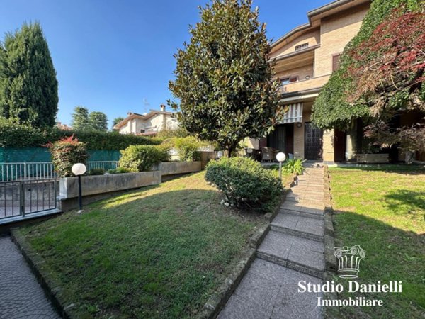 casa indipendente in vendita a Verano Brianza