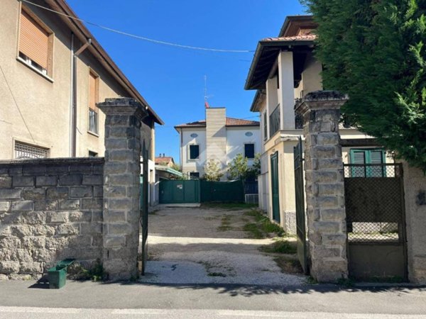 appartamento in vendita a Verano Brianza