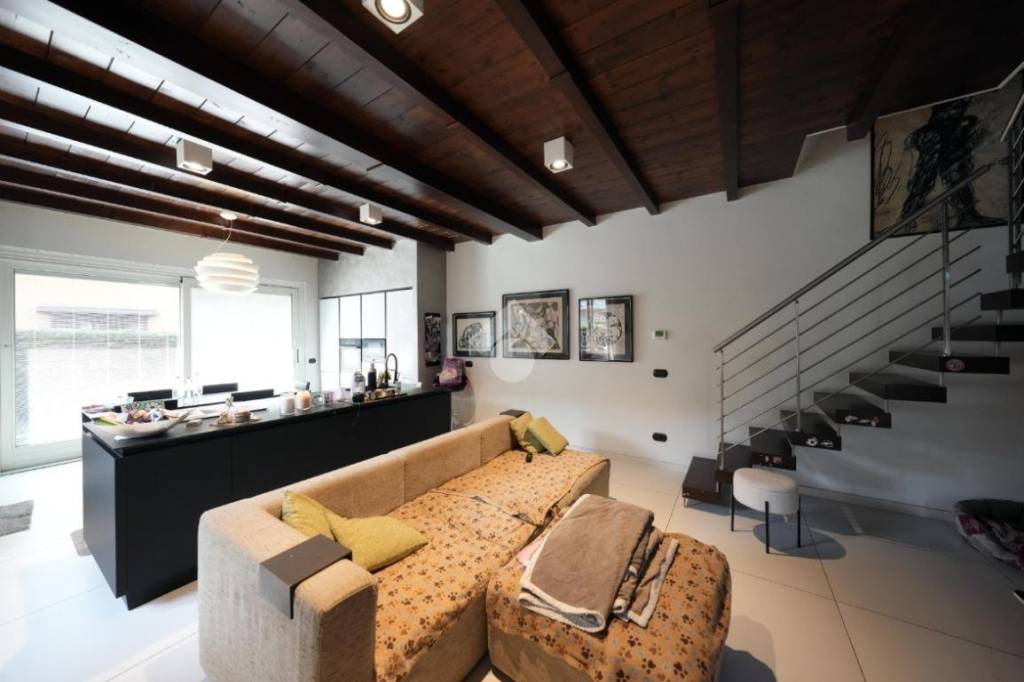 casa indipendente in vendita a Verano Brianza