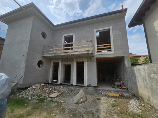 casa indipendente in vendita a Verano Brianza