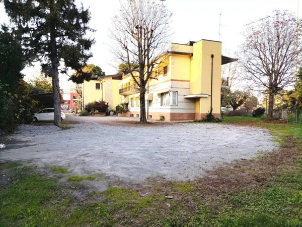 intera palazzina in vendita a Verano Brianza