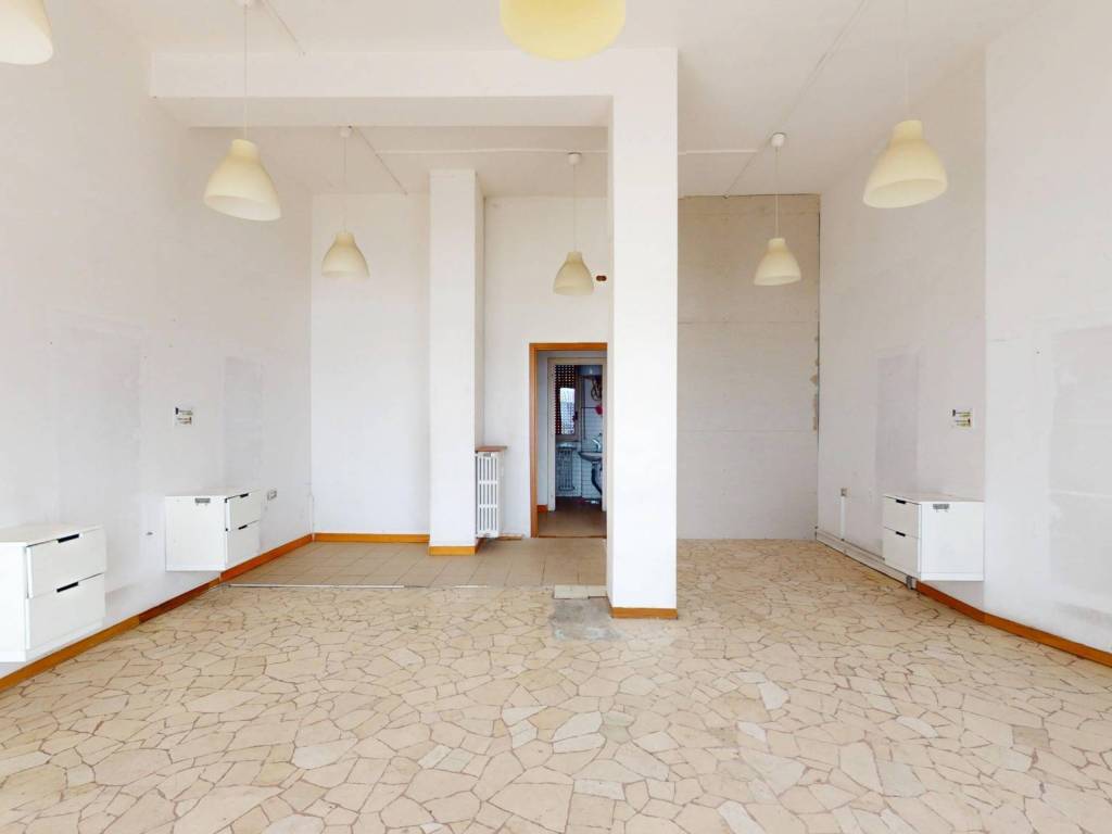 negozio in vendita a Verano Brianza