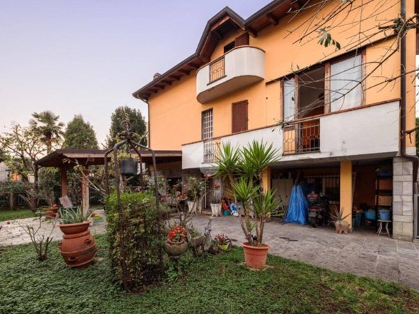 casa indipendente in vendita a Verano Brianza