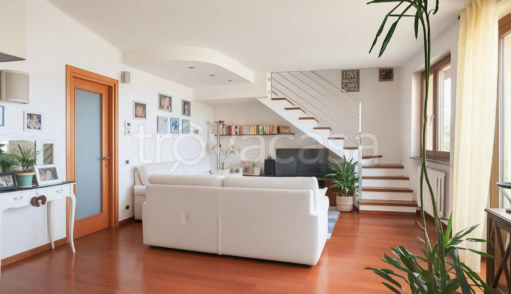 appartamento in vendita a Verano Brianza