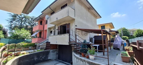 casa indipendente in vendita a Verano Brianza