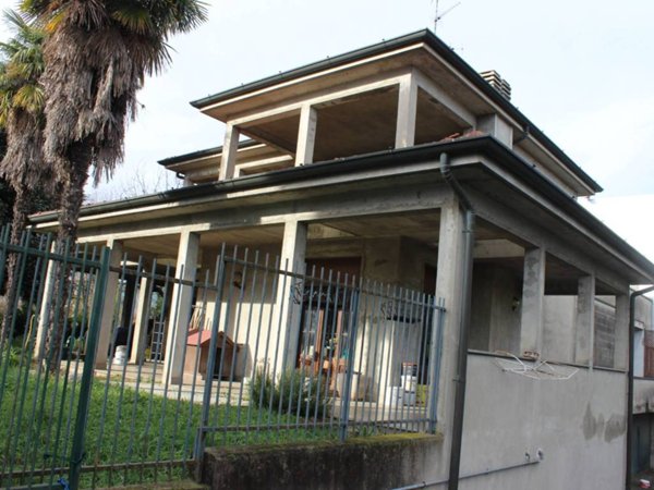 casa indipendente in vendita a Verano Brianza