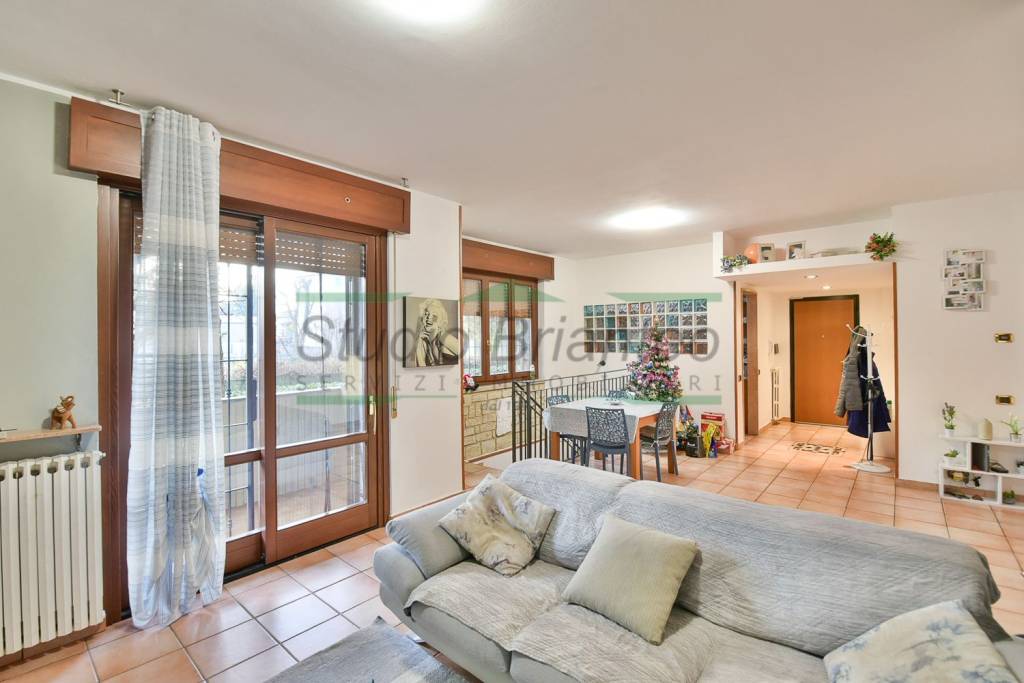 appartamento in vendita a Verano Brianza