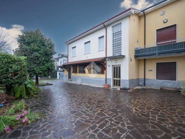 casa indipendente in vendita a Verano Brianza