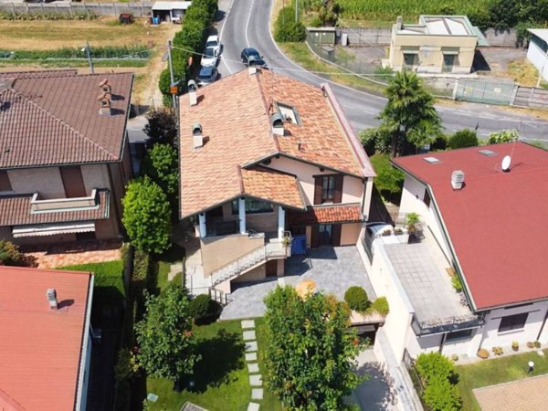 casa indipendente in vendita a Verano Brianza
