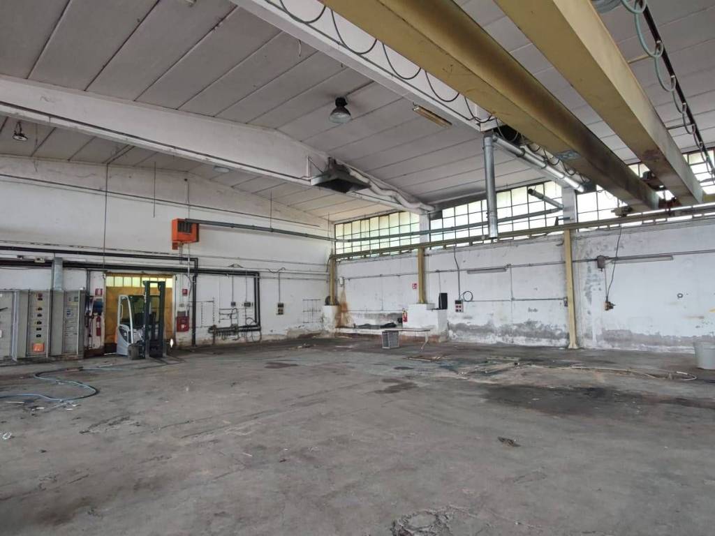 locale commerciale in vendita a Verano Brianza