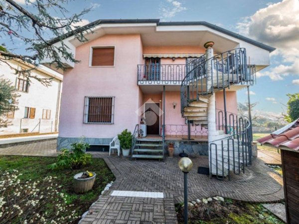 casa indipendente in vendita a Verano Brianza
