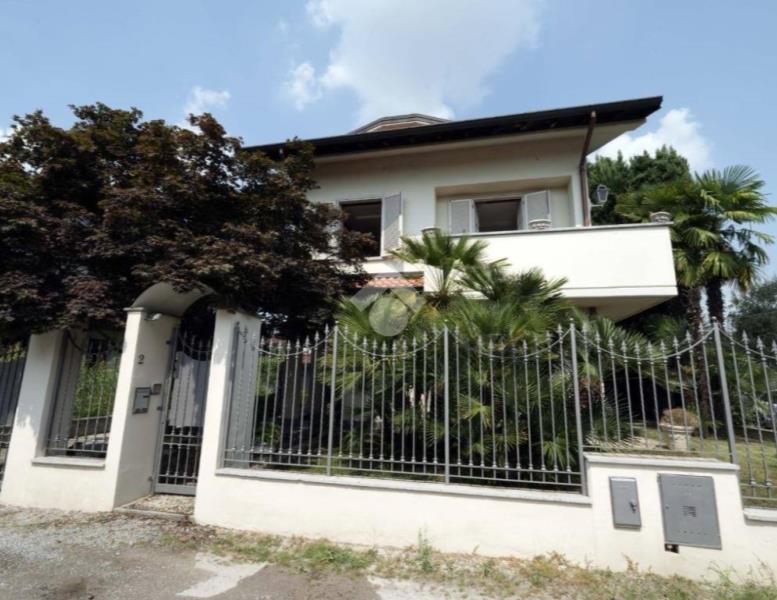 casa indipendente in vendita a Verano Brianza