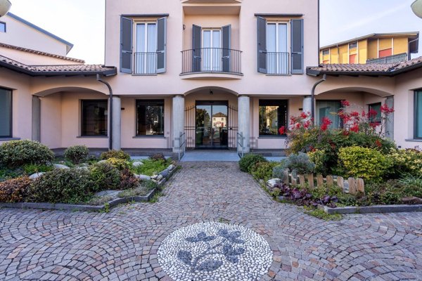 intera palazzina in vendita a Verano Brianza