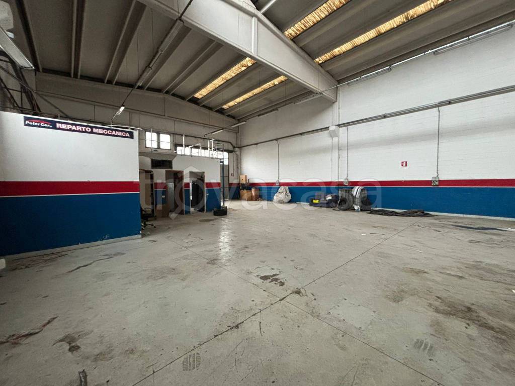 locale commerciale in vendita a Verano Brianza