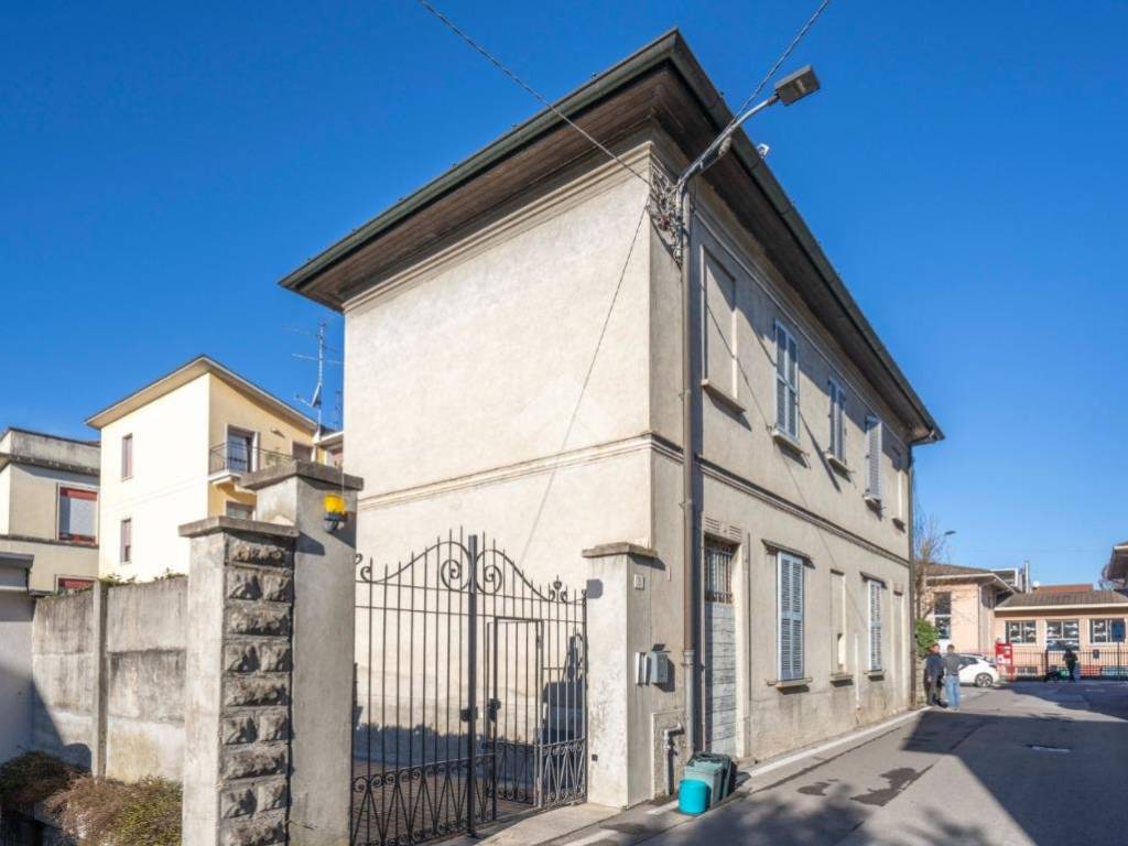 appartamento in vendita a Verano Brianza