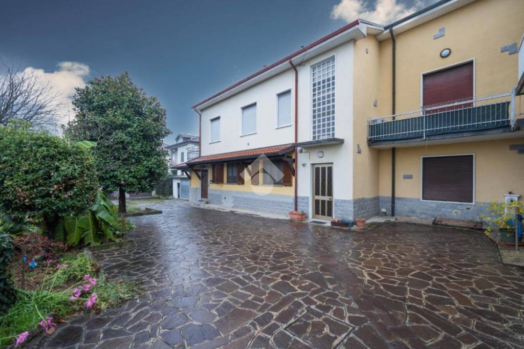 casa indipendente in vendita a Verano Brianza