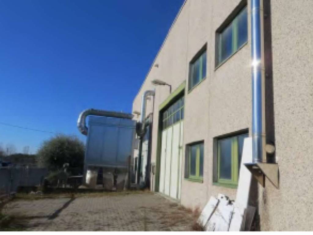 locale commerciale in vendita a Verano Brianza