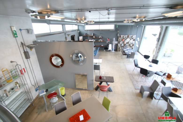 locale commerciale in vendita a Verano Brianza