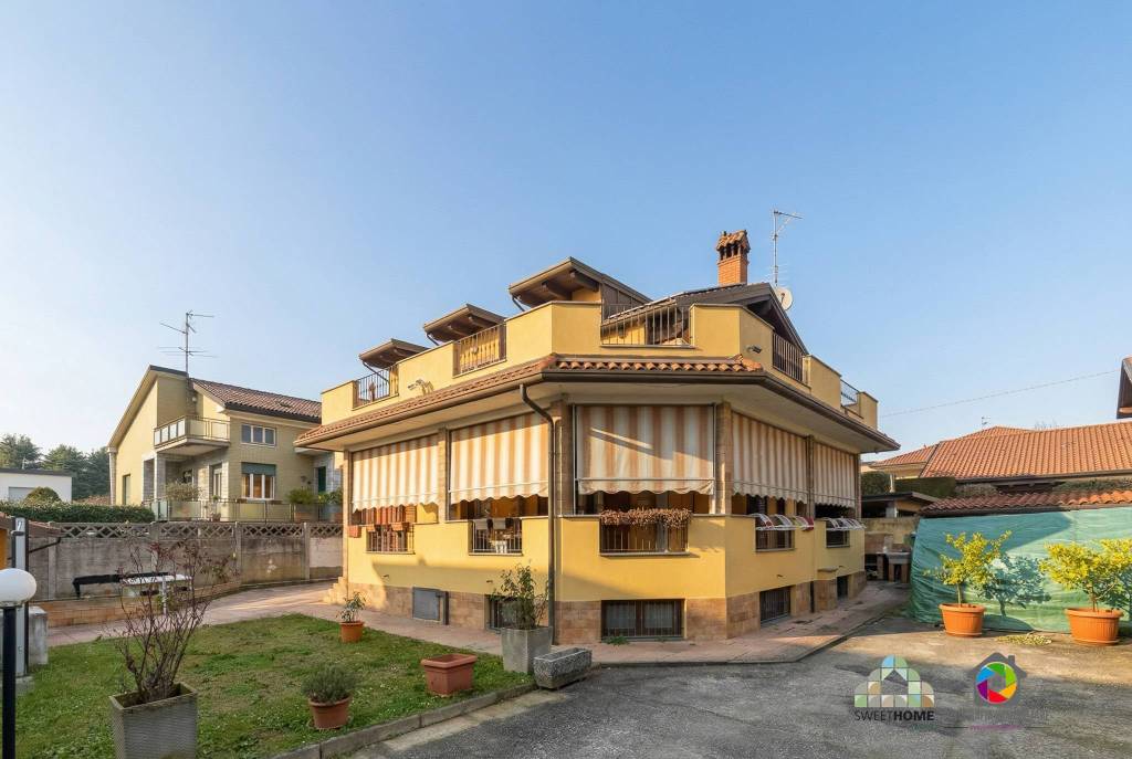 casa indipendente in vendita a Verano Brianza