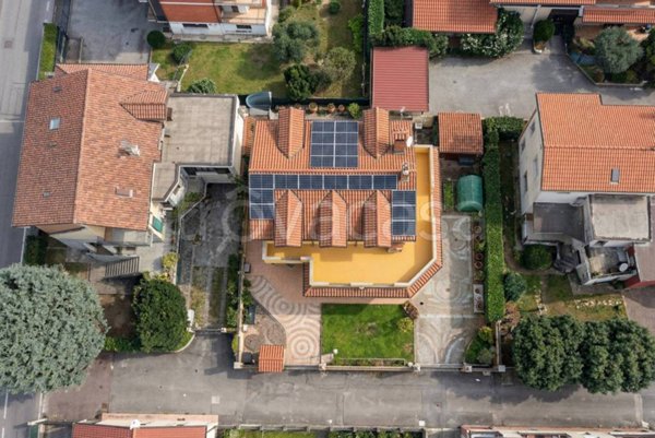 casa indipendente in vendita a Verano Brianza