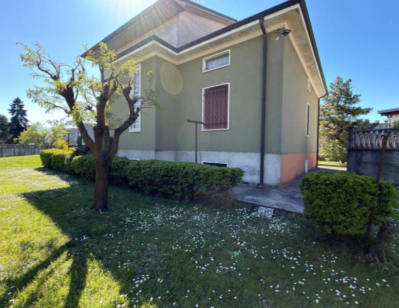 casa indipendente in vendita a Verano Brianza