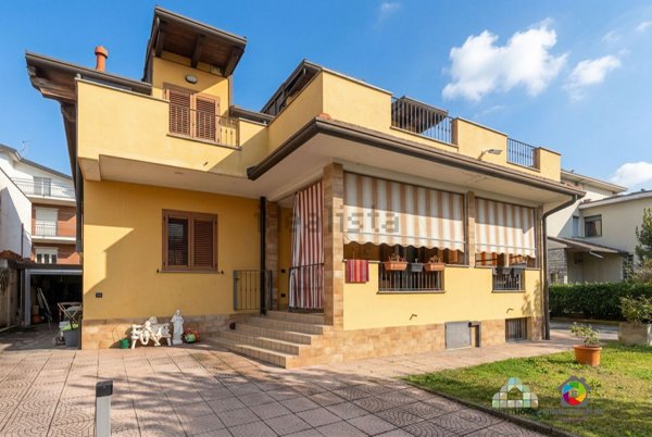 casa indipendente in vendita a Verano Brianza