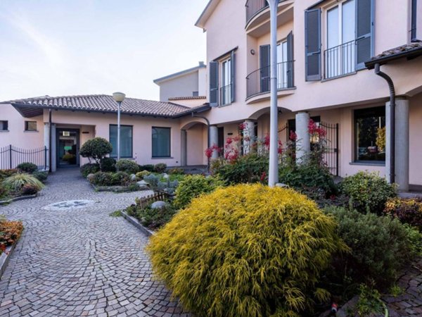 intera palazzina in vendita a Verano Brianza