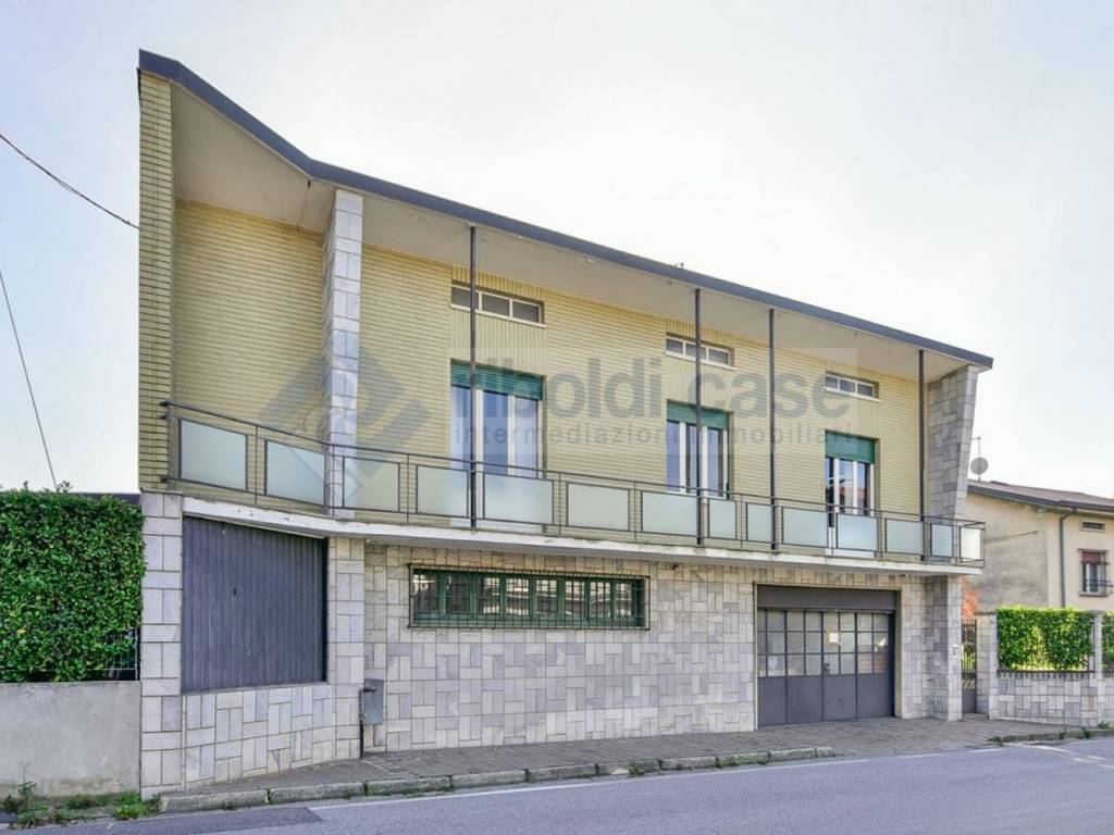 casa indipendente in vendita a Verano Brianza