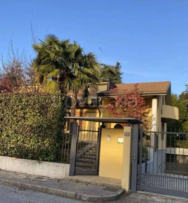 casa indipendente in vendita a Verano Brianza