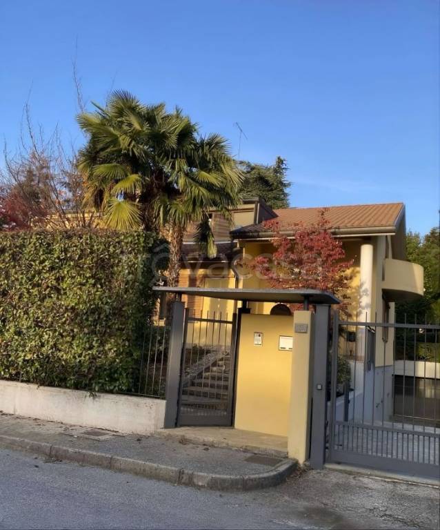 casa indipendente in vendita a Verano Brianza