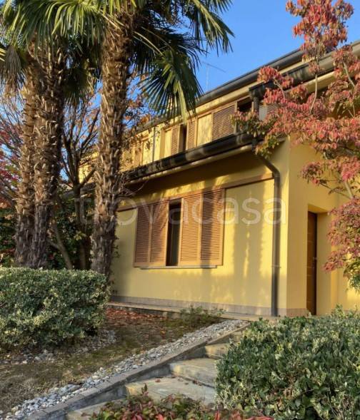 casa indipendente in vendita a Verano Brianza
