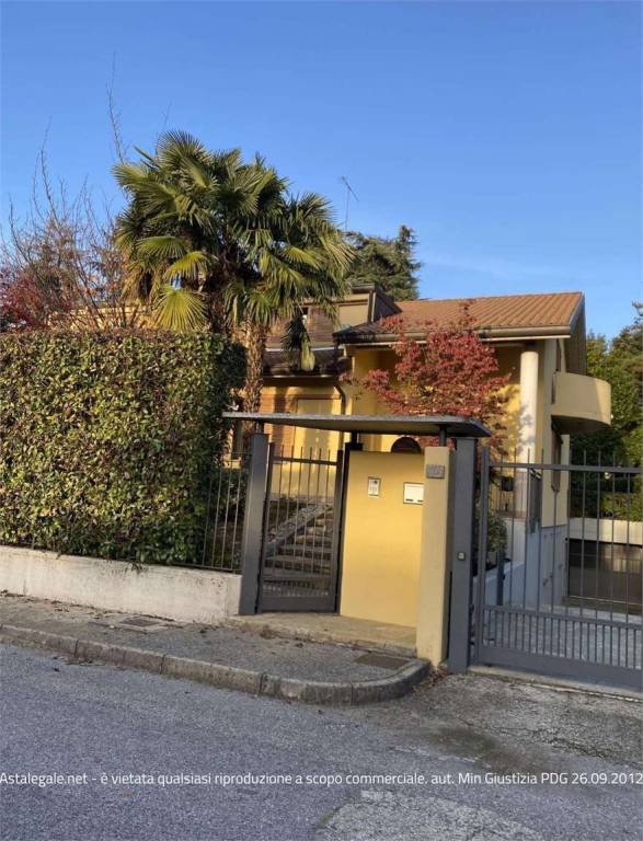 casa indipendente in vendita a Verano Brianza