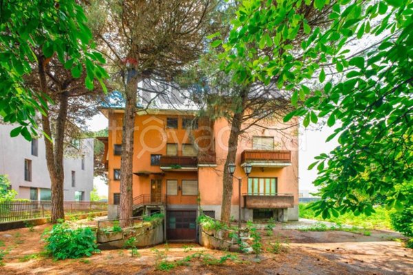 casa indipendente in vendita a Verano Brianza