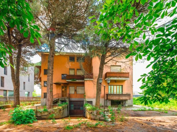 negozio in vendita a Verano Brianza
