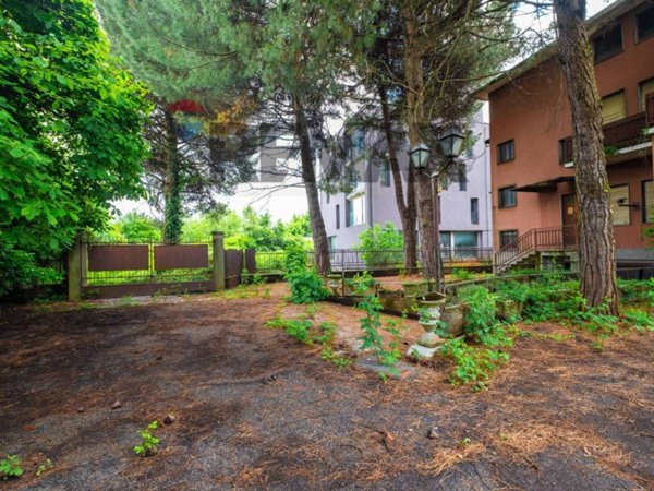intera palazzina in vendita a Verano Brianza