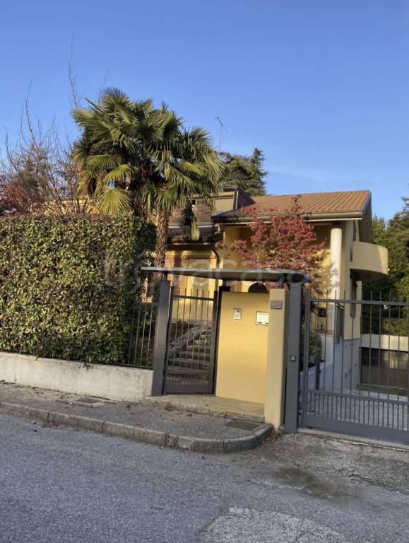 casa indipendente in vendita a Verano Brianza