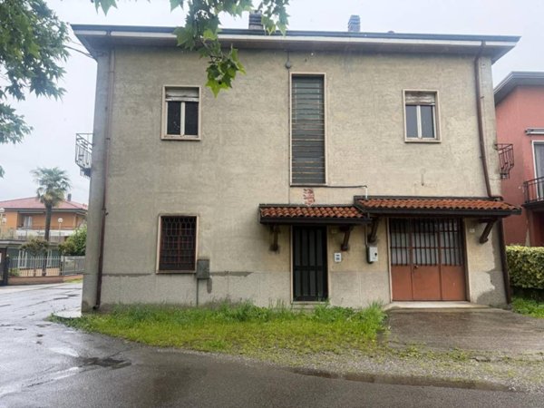 casa indipendente in vendita a Verano Brianza