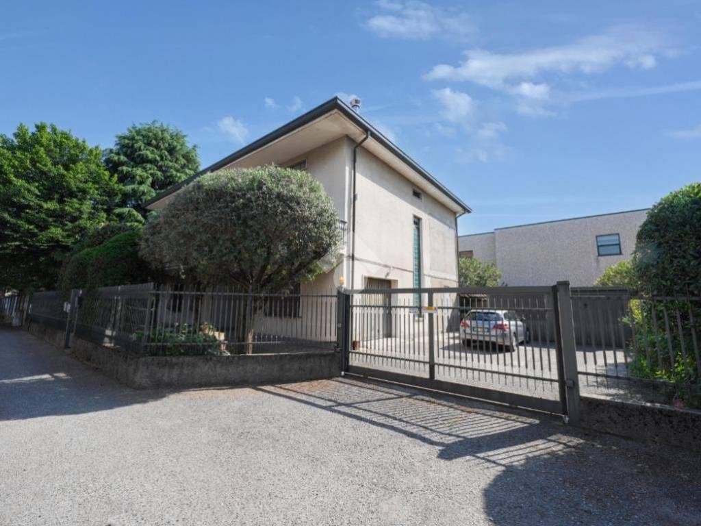 casa indipendente in vendita a Verano Brianza