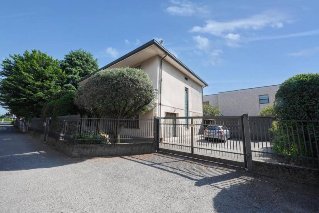 casa indipendente in vendita a Verano Brianza