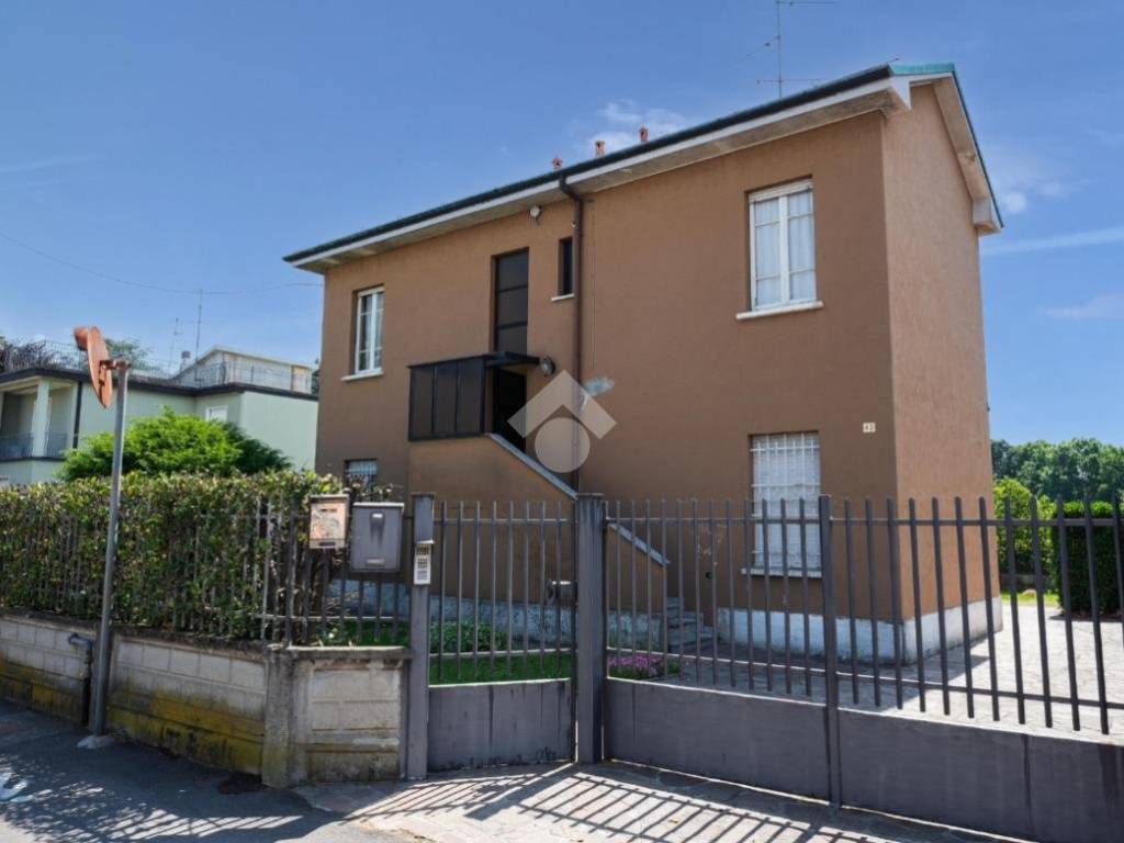 casa indipendente in vendita a Verano Brianza