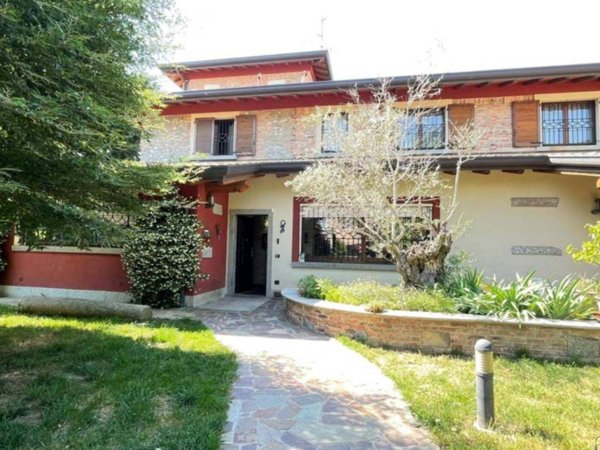 casa indipendente in vendita a Verano Brianza