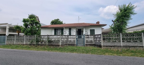 casa indipendente in vendita a Verano Brianza