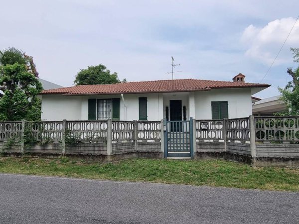 casa indipendente in vendita a Verano Brianza